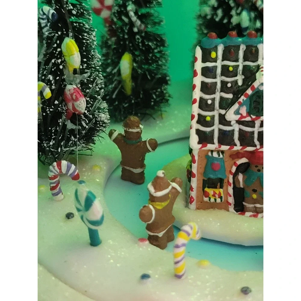 Vtg Mr Christmas Sparkling Scene Ornament Animated musical Gingerbread‎ Village